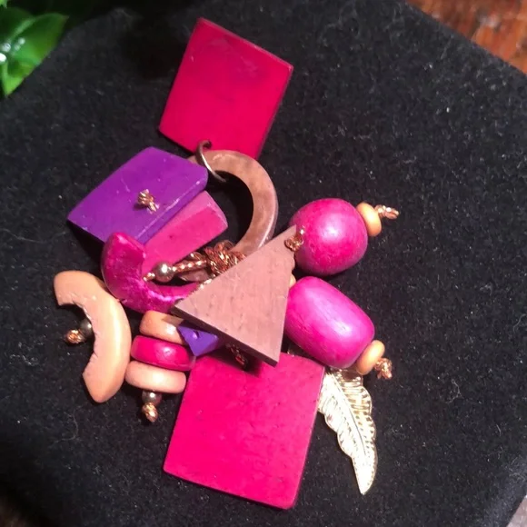 Hot Color Pierced Earrings Wooden Multi Shape Beads Gold Tone Accents - Picture 3 of 4